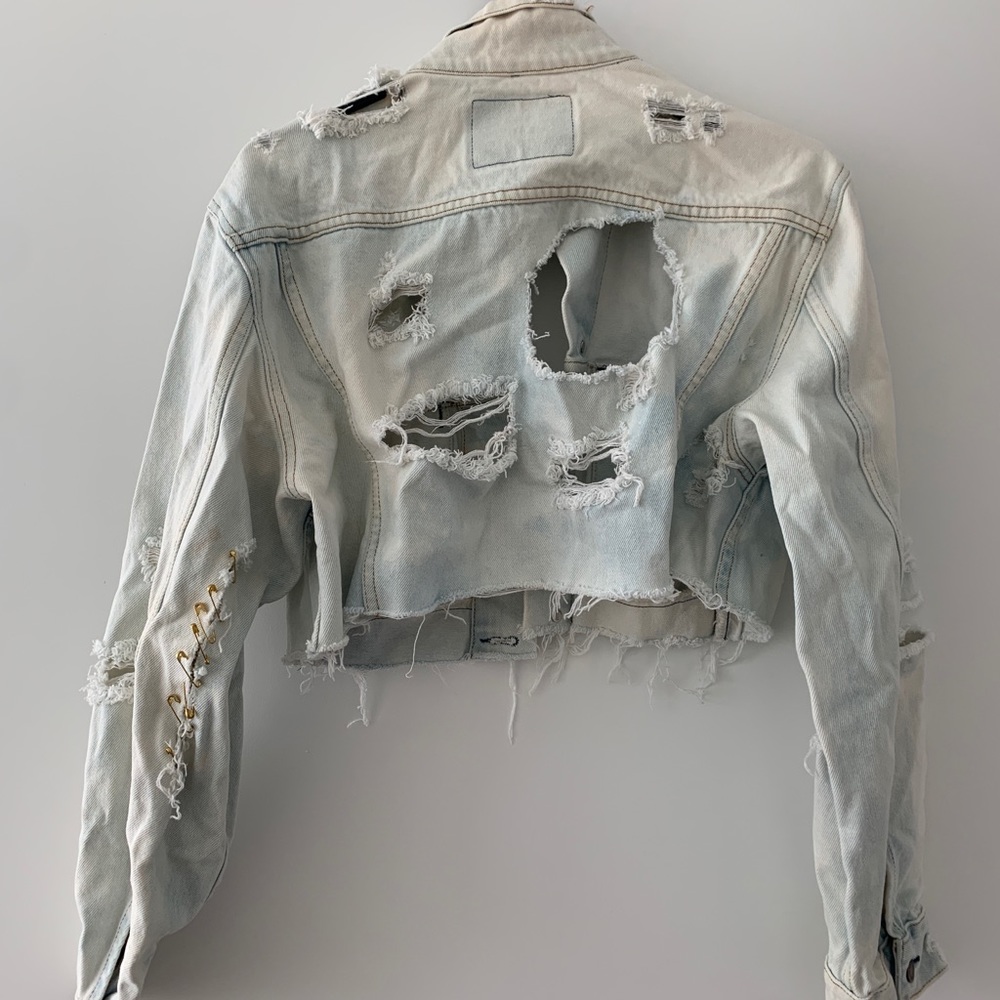 Distressed Levi’s cropped jacket - Picture 2 of 5